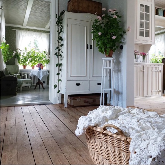 Meet your Posher, Cynthia - Picture 1 of 1